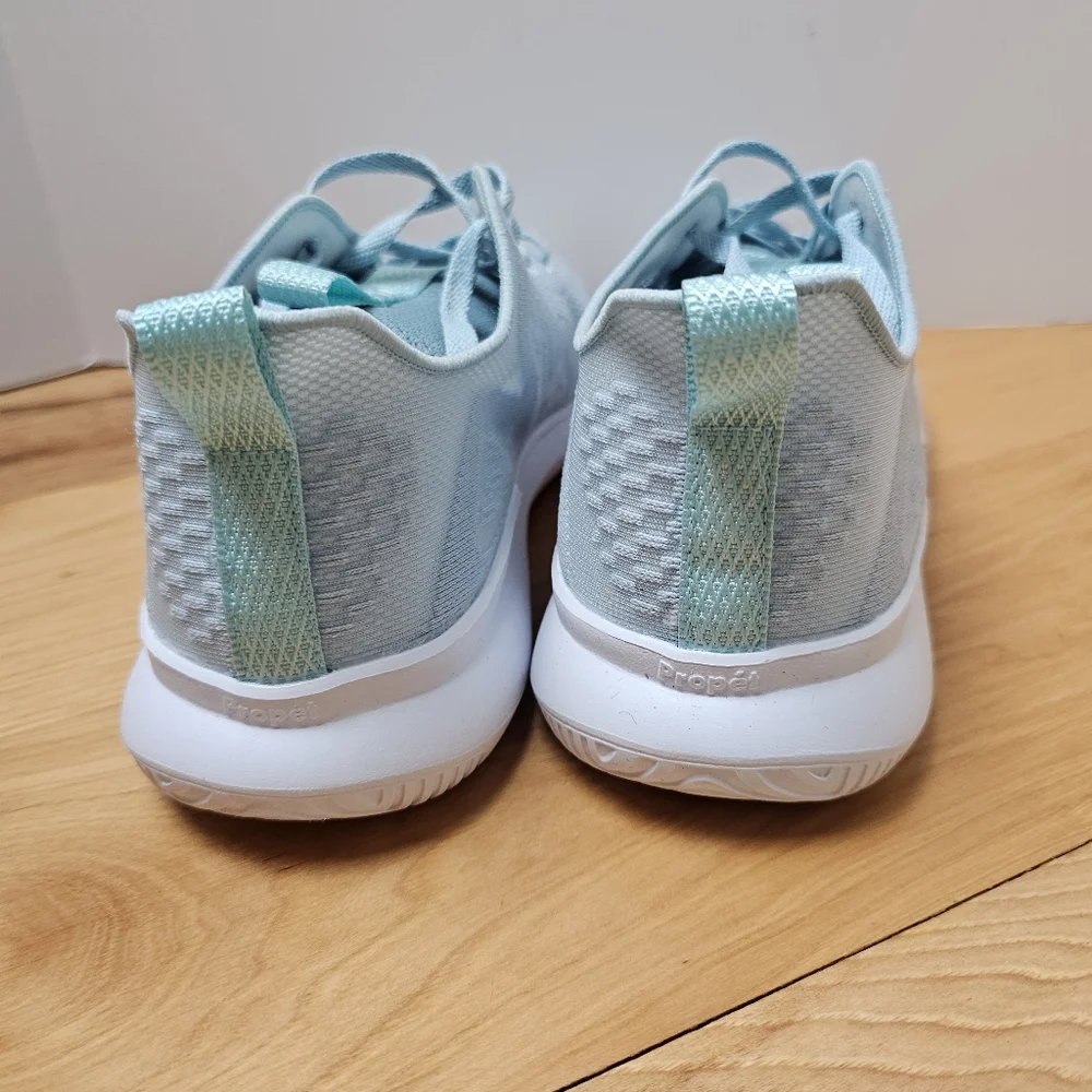 Propet Women's Travelbound Spright Baby Blue Sneakers Size 9 Orthodic Arch Walk‎